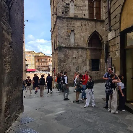 Pellegrini- Behind The Cathedral Apartman Siena