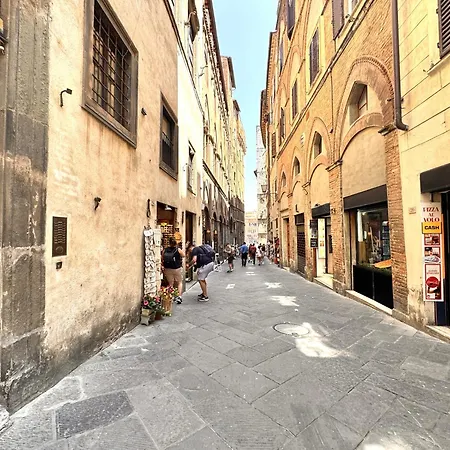 Pellegrini- Behind The Cathedral Appartement