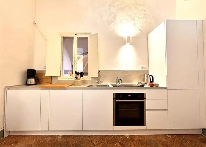 Pellegrini- Behind The Cathedral Sienne