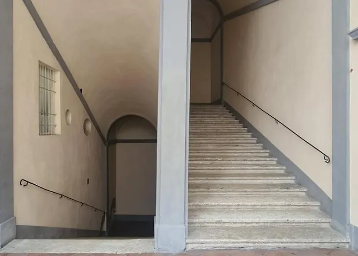 Pellegrini- Behind The Cathedral Daire *